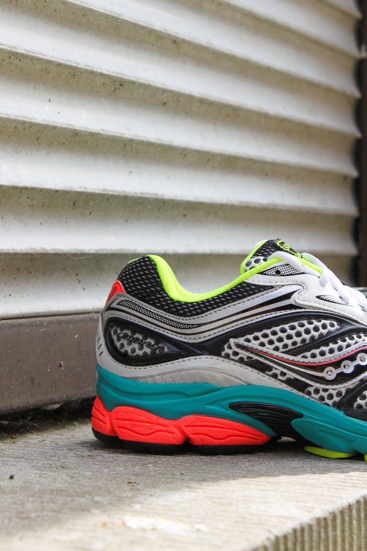 Saucony ProGrid Omni 9 silver mutant